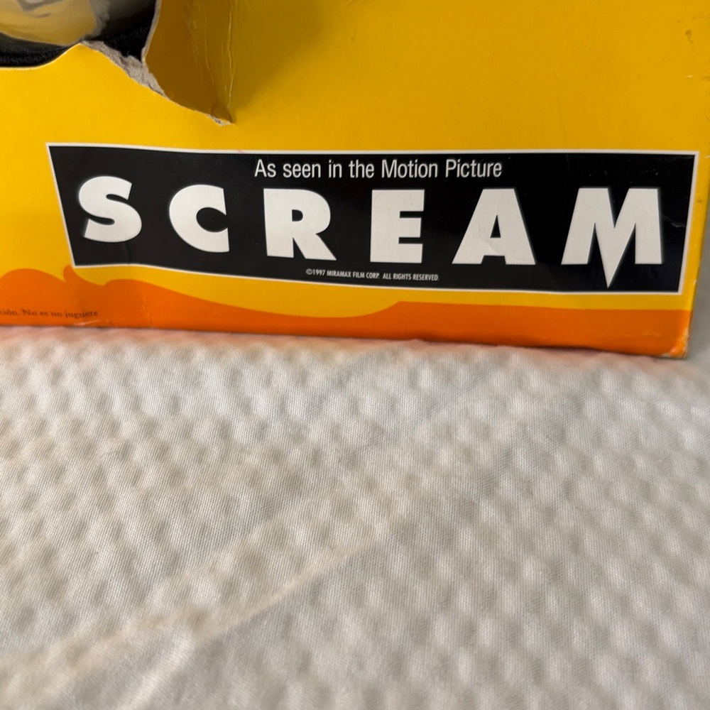 NIB Vintage Bleeding Scream Mask Walmart Exclusive Original Packaging - Picture 2 of 12